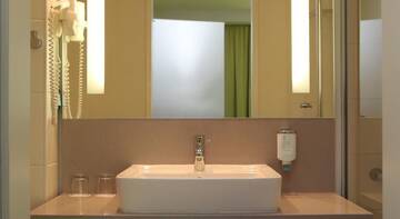 Фото номера Апартаменты с 2 спальнями Гостиница Ambassador Hotel &amp; Suites Kaluga г. Калуга 3