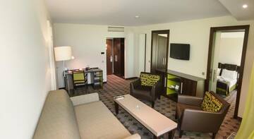 Фото номера Полулюкс Гостиница Ambassador Hotel &amp; Suites Kaluga г. Калуга 2